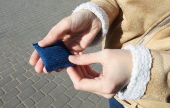 Comment utiliser une chaufferette pour les mains ?