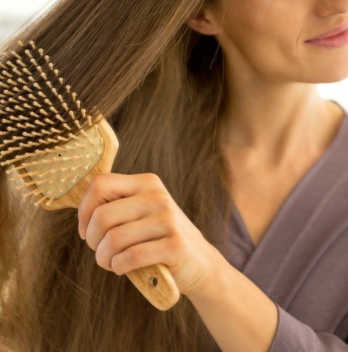 Brosse démêlante : quels sont ses avantages ?