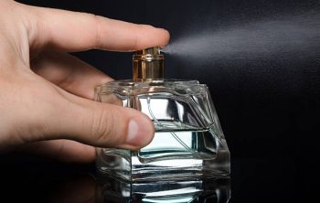 Pourquoi les parfums se dispersent dans l’air ?