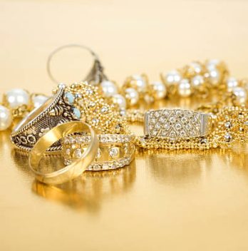 Comment choisir entre un collier en or ou en Argent sterling ?