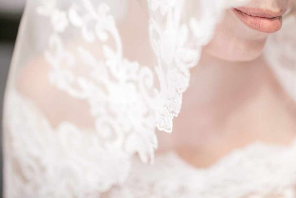 Nuisettes de dentelle : Un look ultra-féminin à adopter