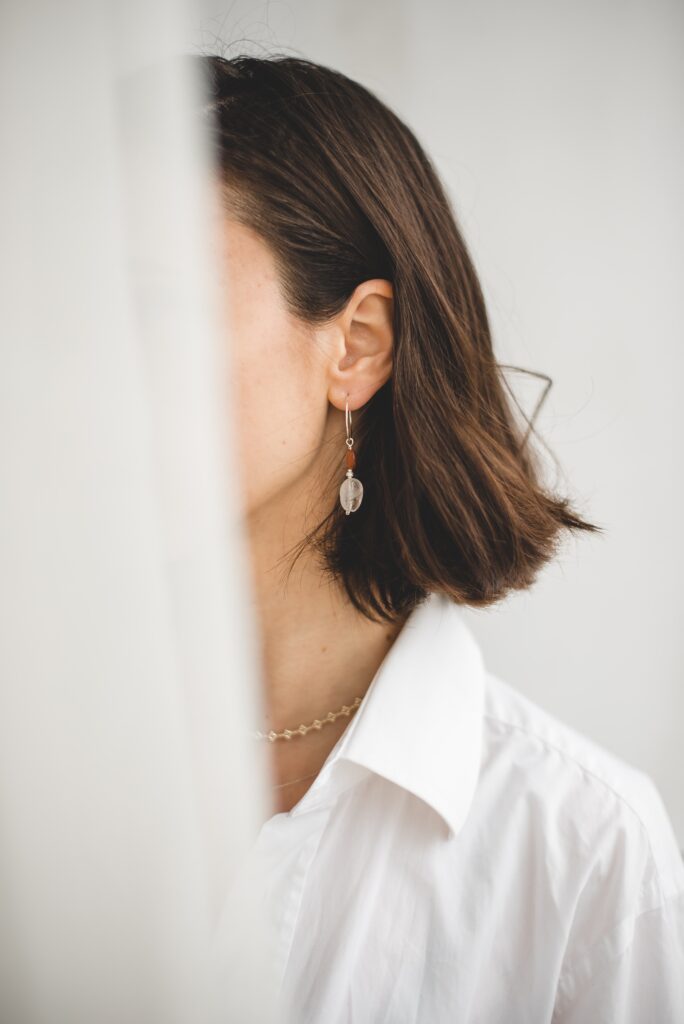 Têtes de mort : décrypter les styles et choisir les boucles d’oreilles idéales