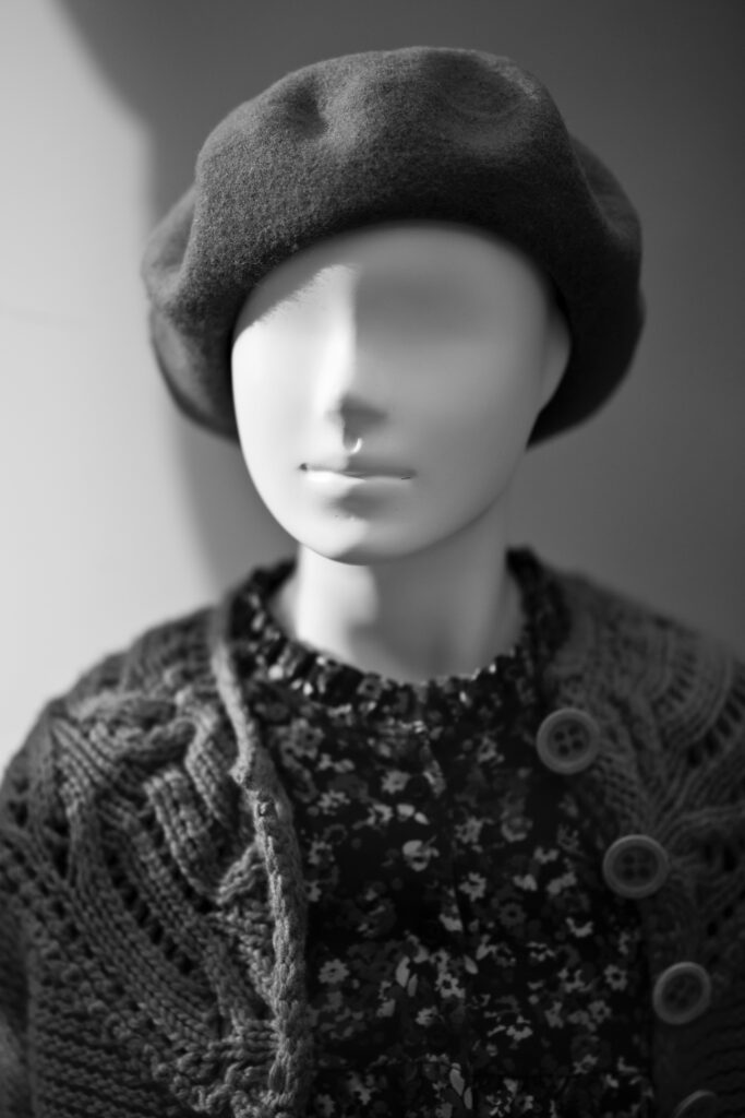 Le béret : l’accessoire incontournable pour les femmes en 2023