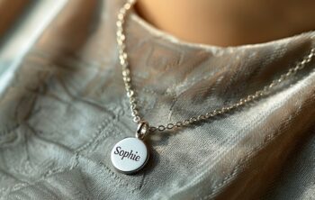 Pourquoi les colliers personnalisés prénom sont des cadeaux inoubliables